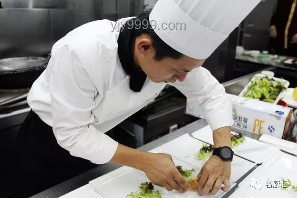特厨探店解析：厨师职责与鲁菜根的实践
